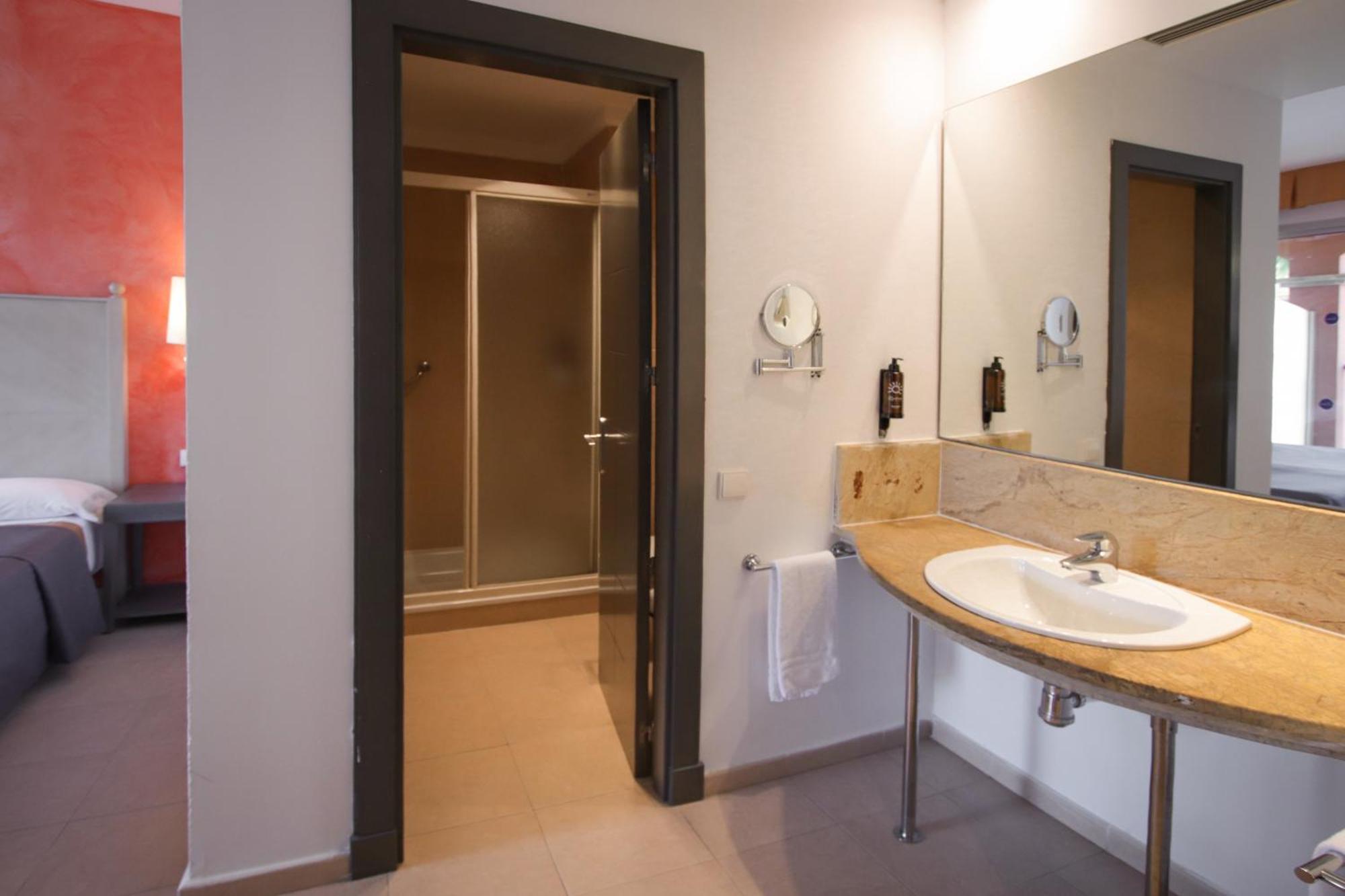 Standard Room,1594681091:JPEG